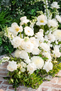white ceremony flowers, white wedding flowers